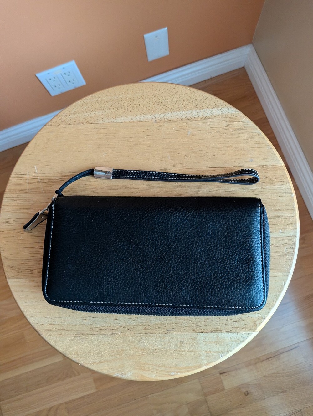 New Dante RFID Blocking Women's Black Leather Zip Wrist Wallet - Classic
